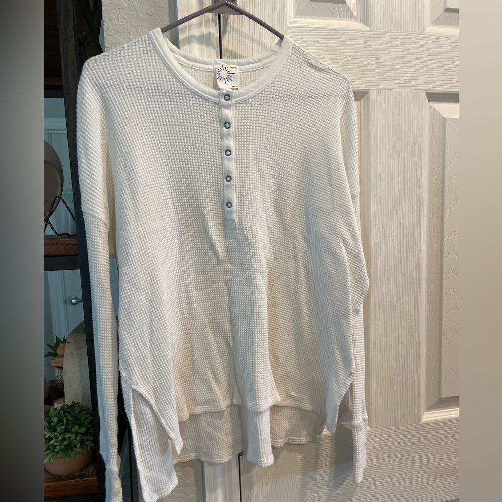 Offline by Aerie White henley waffle knit extended sleeve thermal top thumbholes